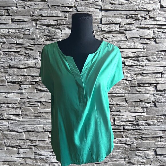 Nine West, V-neck Knitt, 1/4 button up, soft, spruce green, Size Medium - Picture 1 of 4
